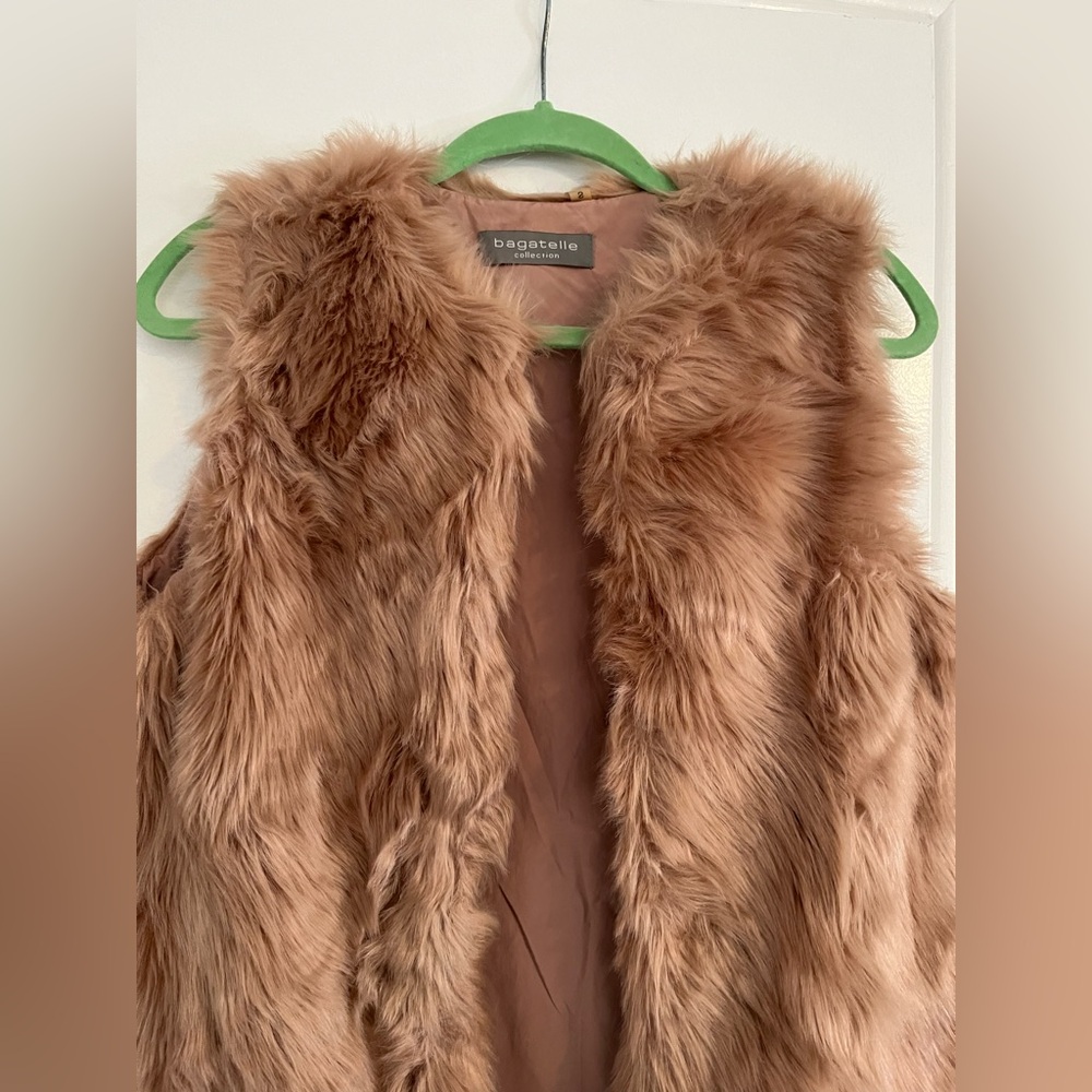 Blush pink size SMALL faux fur vest excellent condition!!! - Picture 2 of 11